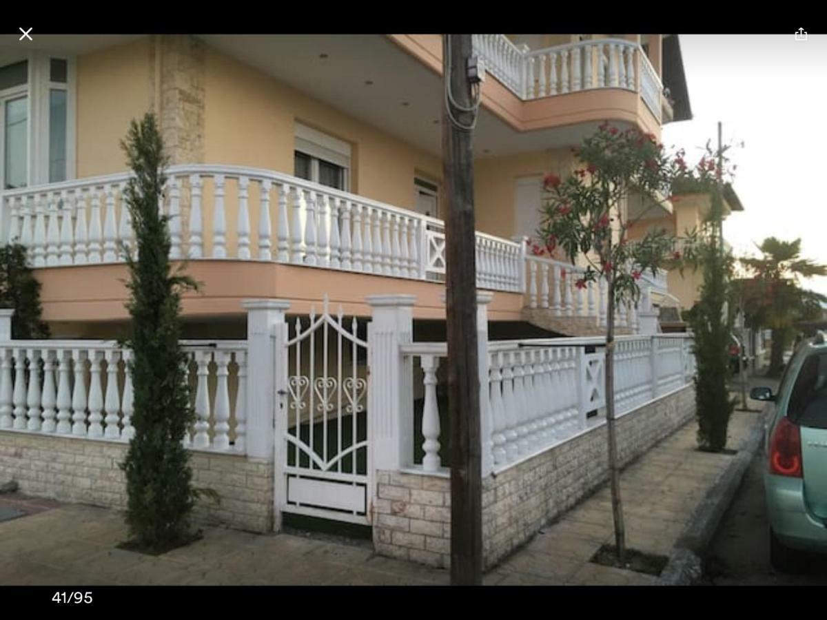 Artisti Elena Paralía Exterior foto